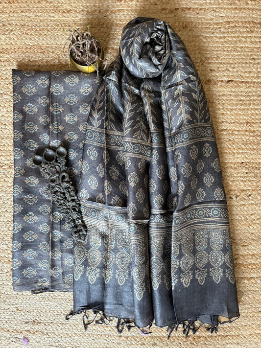 ASH GRAY AJRAKH TUSSAR SILK HANDBLOCK SUIT SET TSS- 13