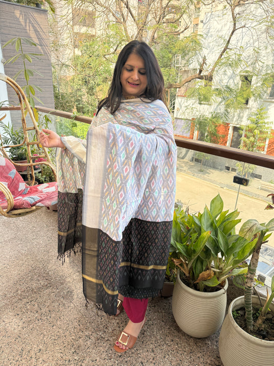 BLACK IKKAT PURE SILK HANWOVEN KURTA WITH IKKAT PURE SILK PATOLA HANDWOVEN DUPATTA