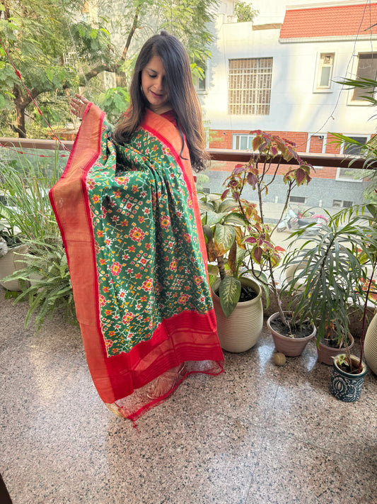 BOTTLE GREEN - HANDSPUN HANDWOVEN POCHAMPALLY IKAT SILK DUPATTA WITH ZARI BORDER