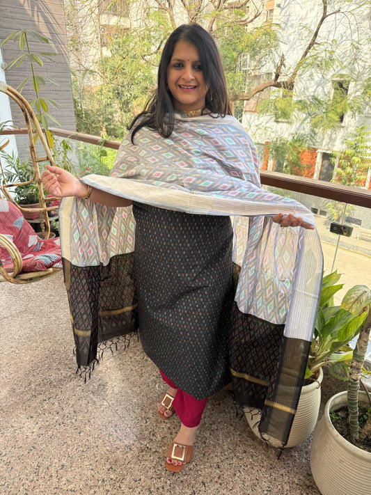 BLACK IKKAT PURE SILK HANWOVEN KURTA WITH IKKAT PURE SILK PATOLA HANDWOVEN DUPATTA