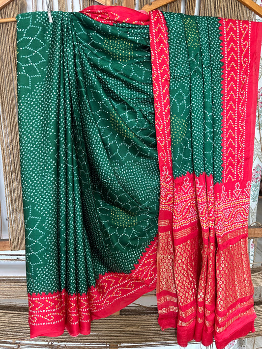 GREEN RED BANDHANI MODAL SILK PATOLA PRINT SARI WITH NAKSHI ZARI BORDER PMS- 1049