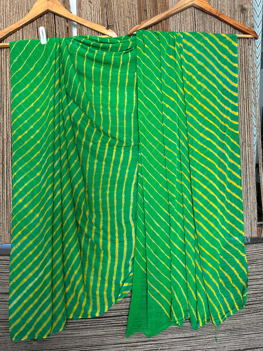 KELLY GREEN WITH CONTRAST BLOUSE LEHERIYA HANDCRAFTED CHIFFON SARI CL-10