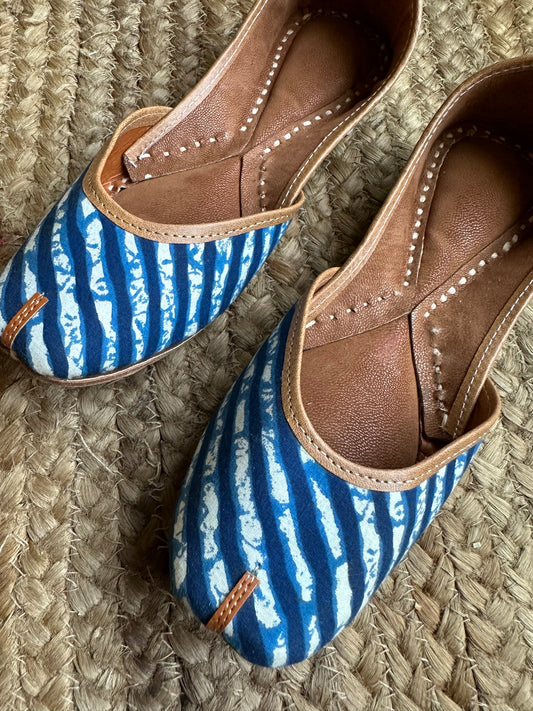 BLUE LEHRIYA HANDCRAFTED LEATHER JUTTI