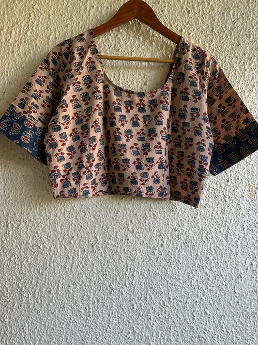 CREAM AND BLUE COTTON BLOUSE WITH WOODEN BUTTON