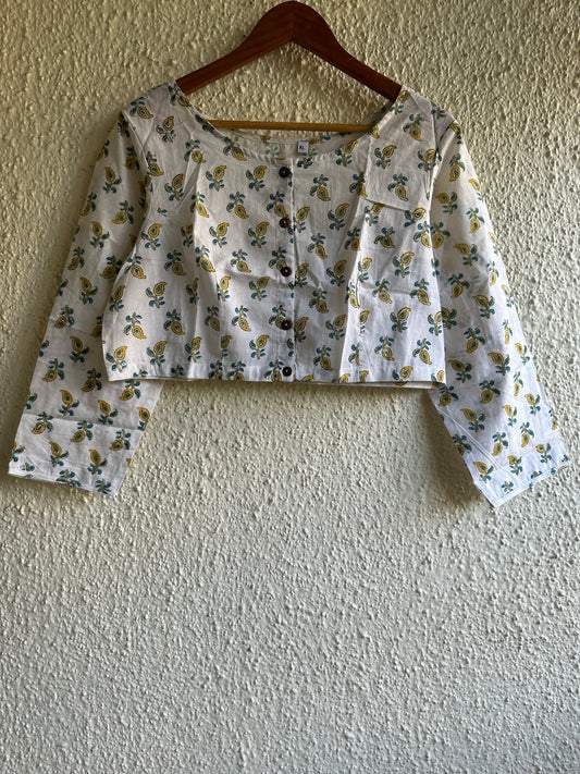 WHITE COTTON BLOUSE WITH WOODEN BUTTON