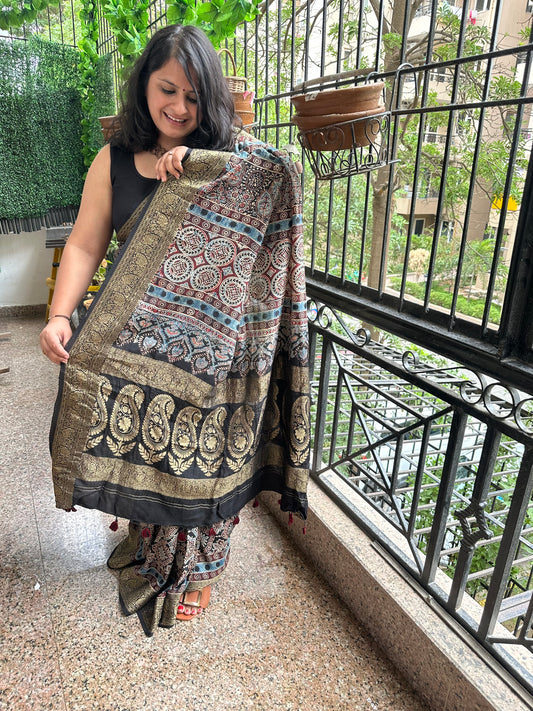 BLACK DOLA  SILK AJRAKH ZARI BORDER SARI