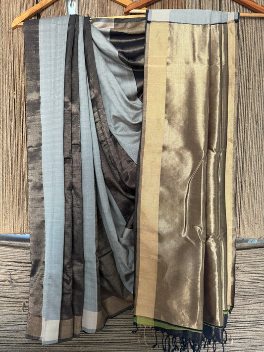 GRAY MAHESHWARI SILK HANDLOOM SARI WITH TISSUE PALLU