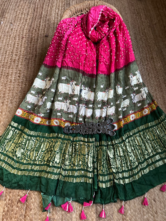 PINK GREEN   SILK BANDHANI DUPATTA WITH PICHWAI PRINT IN NAKSHI BORDER