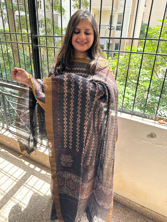 BLACK AJRAKH  LINEN SILK HANDBLOCK SUIT SET