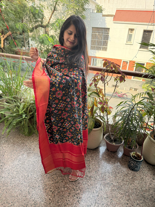 BLACK - HANDSPUN HANDWOVEN POCHAMPALLY IKAT SILK DUPATTA WITH ZARI BORDER