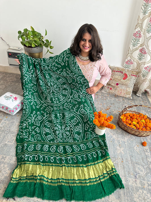 BOTTLE GREEN CHANDMUKHI RAI BANDHANI GAJJI SILK HANDWOVEN  DUPATTA