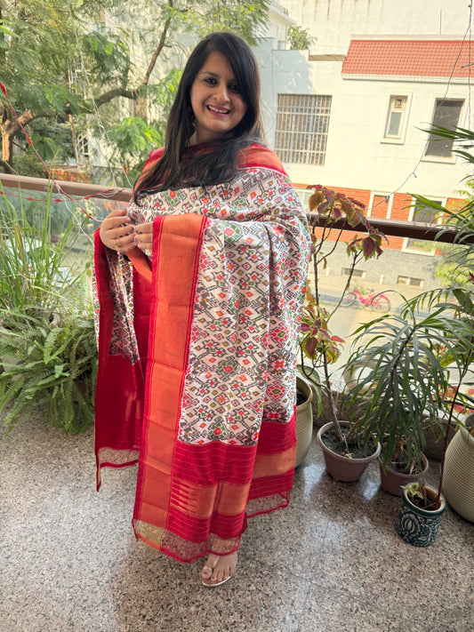 RED AND CREAM HANDWOVEN POCHAMPALLY IKAT SILK DUPATTA WITH ZARI BORDER