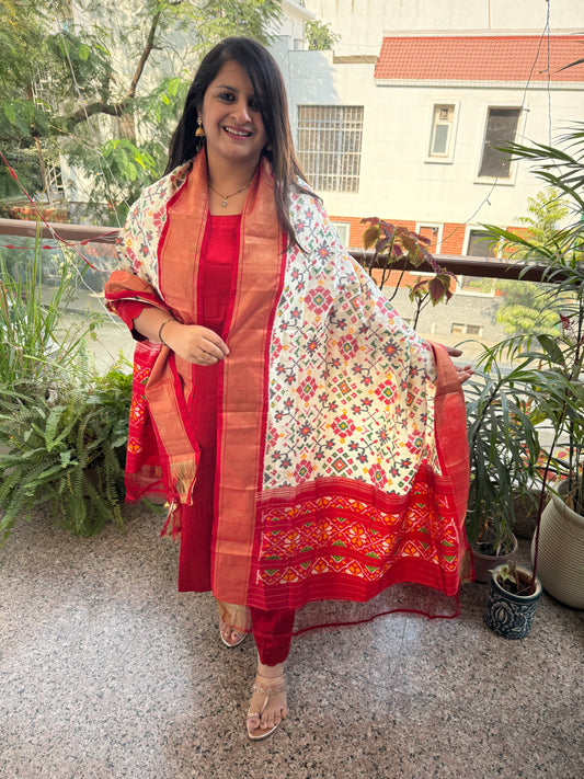 RED AND CREAM HANDWOVEN POCHAMPALLY IKAT SILK DUPATTA WITH ZARI BORDER